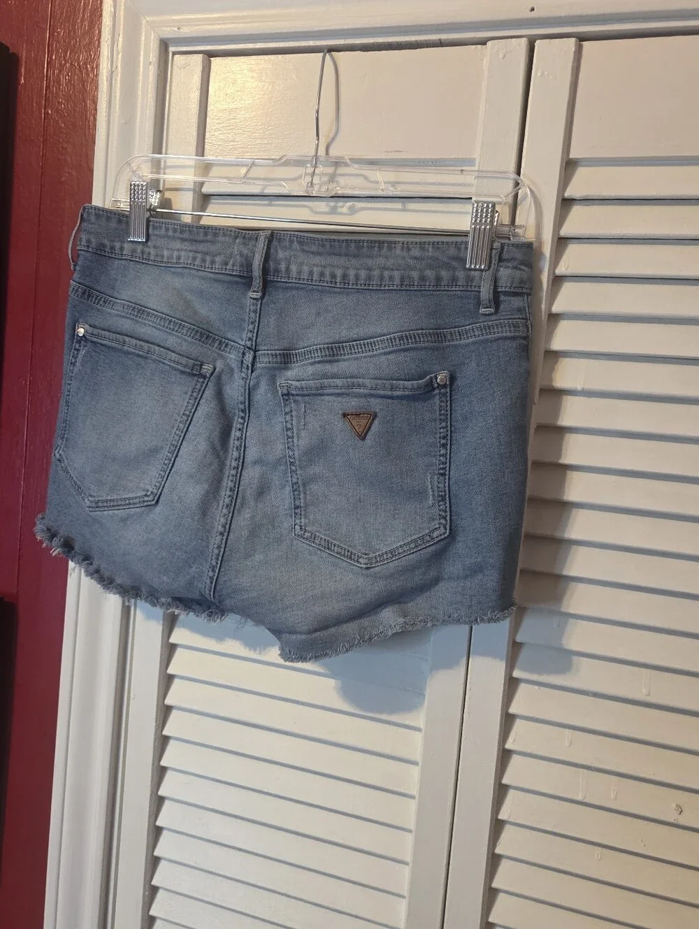 MINT CONDITION!! GUESS Distressed Denim Cut Off Shorts Size 30 Light Wash w/Logo